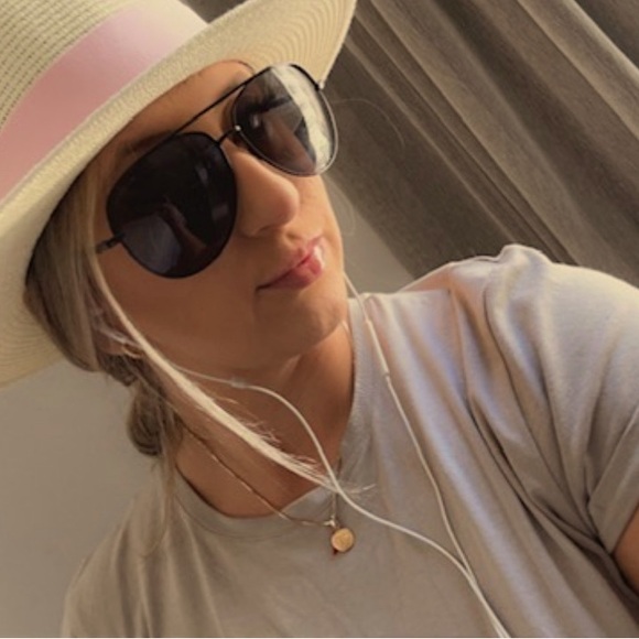 Meet your Posher - Picture 1 of 1